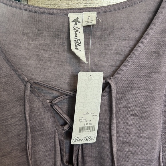 New with tags large tank top with a V-neck scrunch and a flowy bottom - Picture 2 of 2